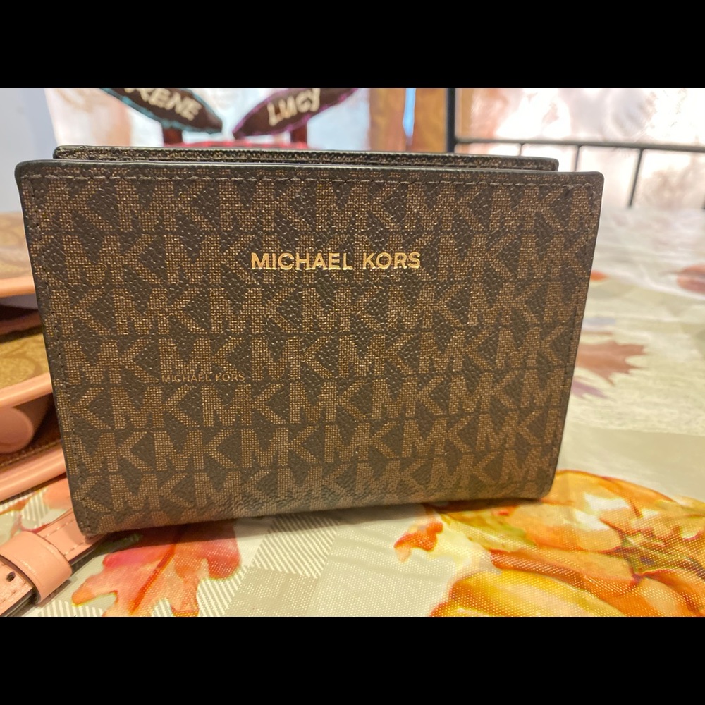 Michael kors cosmetic bag